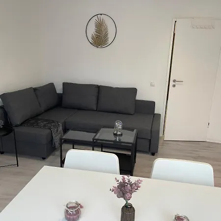 City Am Rhein شقة